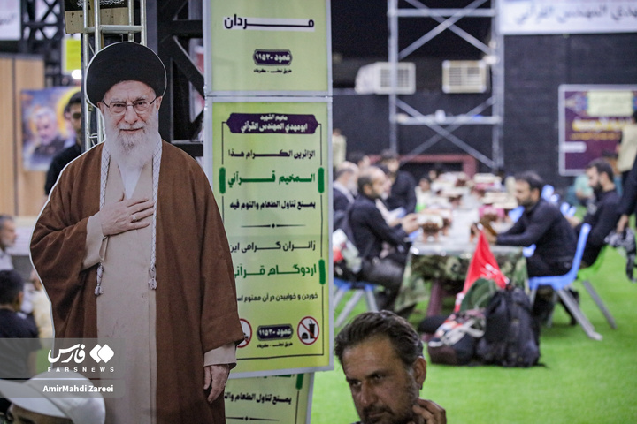 راهپیمایی زائرین اربعین به یاد آقای شهید ایران