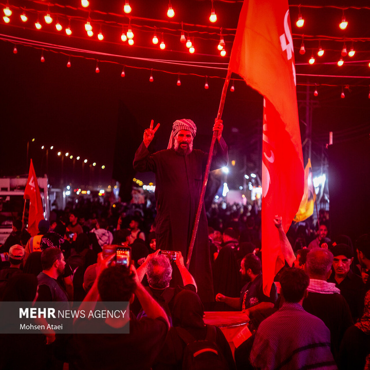 پرچم خونخواهی رهبر شهید انقلاب در طریق‌الحسین علیه السلام