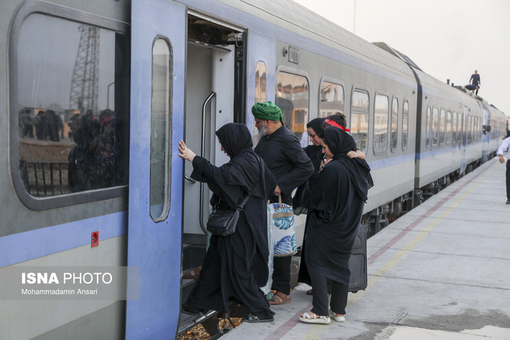 انتقال زائران اربعین حسینی از خرمشهر به شلمچه با قطار