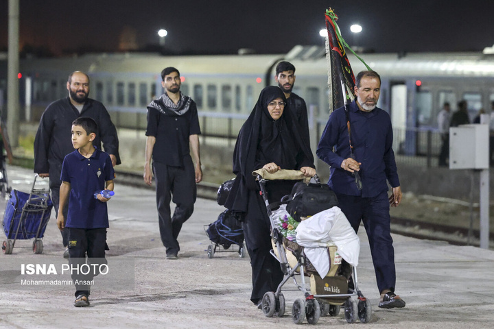 انتقال زائران اربعین حسینی از خرمشهر به شلمچه با قطار