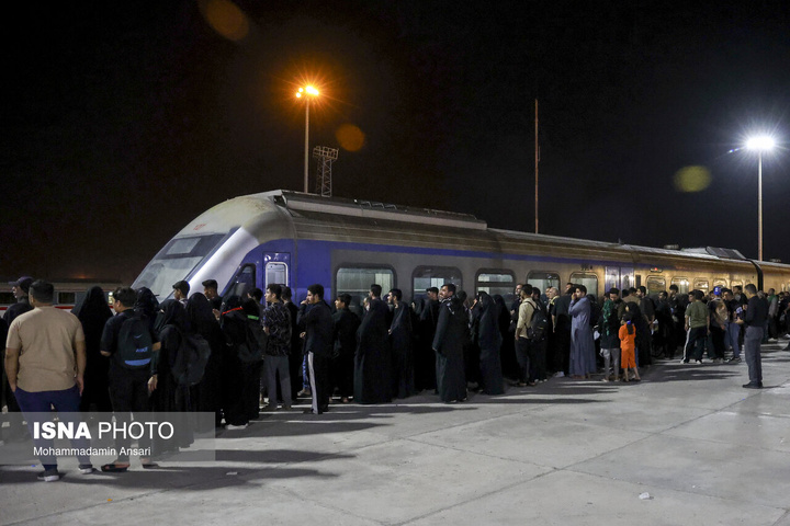 انتقال زائران اربعین حسینی از خرمشهر به شلمچه با قطار