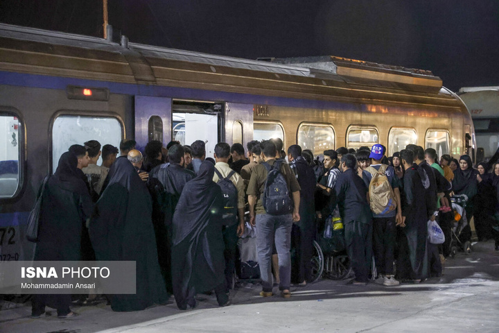 انتقال زائران اربعین حسینی از خرمشهر به شلمچه با قطار