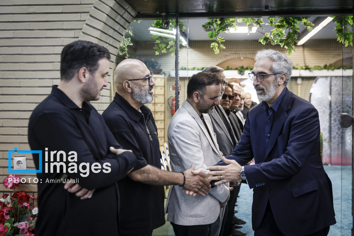 مراسم یادبود «اکبر عبدی» در مسجد بلال