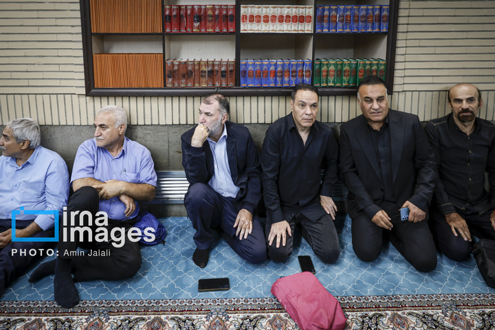 مراسم یادبود «اکبر عبدی» در مسجد بلال
