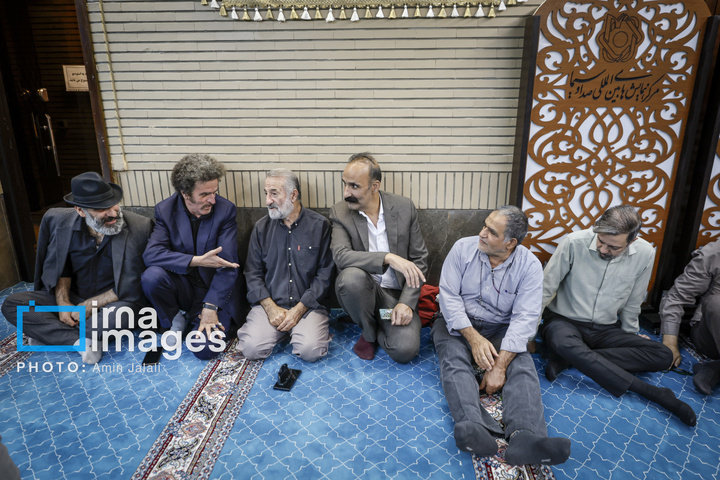 مراسم یادبود «اکبر عبدی» در مسجد بلال