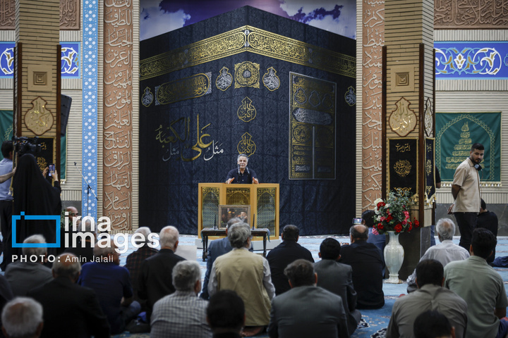 مراسم یادبود «اکبر عبدی» در مسجد بلال