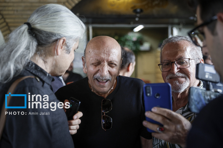 مراسم یادبود «اکبر عبدی» در مسجد بلال