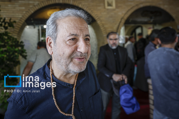 مراسم یادبود «اکبر عبدی» در مسجد بلال