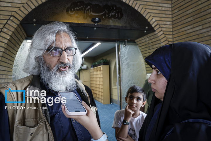 مراسم یادبود «اکبر عبدی» در مسجد بلال