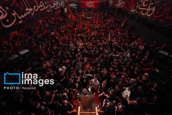 مراسم عزاداری حسینی در مسیر کربلا