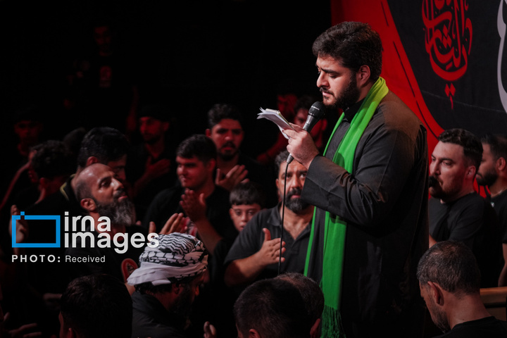 مراسم عزاداری حسینی در مسیر کربلا