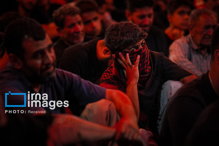 مراسم عزاداری حسینی در مسیر کربلا