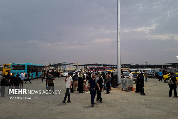 بازگشت زوار اربعین حسینی از مرز مهران