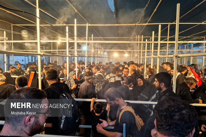 بازگشت زوار اربعین حسینی از مرز مهران