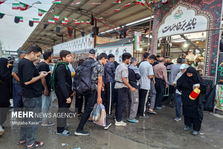 بازگشت زوار اربعین حسینی از مرز مهران