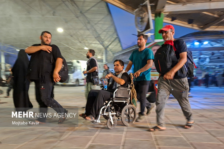 بازگشت زوار اربعین حسینی از مرز مهران