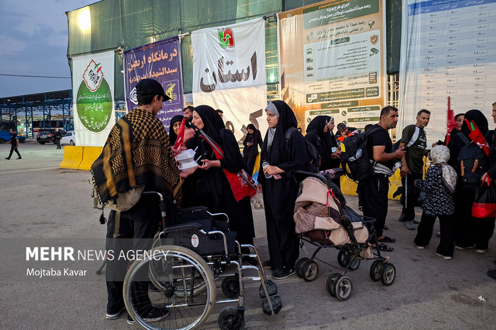 بازگشت زوار اربعین حسینی از مرز مهران