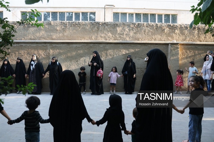 پیاده‌روی نمادین اربعینی کودکان به نیابت از رهبر شهید