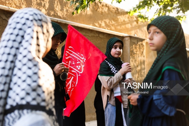 پیاده‌روی نمادین اربعینی کودکان به نیابت از رهبر شهید