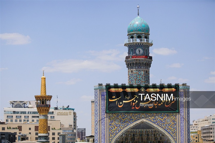 کتیبه آرایی اماکن متبرکه رضوی در دهه پایانی ماه صفر