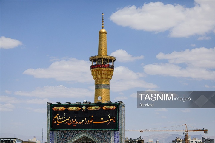 کتیبه آرایی اماکن متبرکه رضوی در دهه پایانی ماه صفر