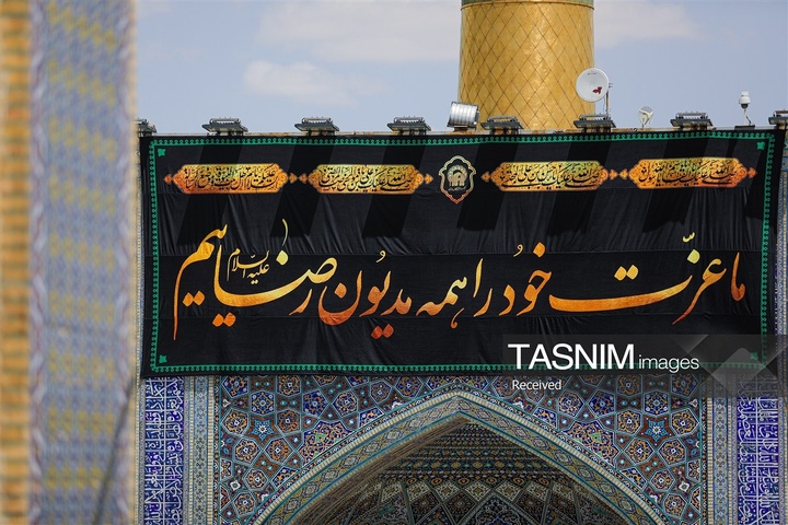 کتیبه آرایی اماکن متبرکه رضوی در دهه پایانی ماه صفر