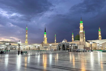 مدینه‌النبی؛ قصه‌ای از عشق و غربت
