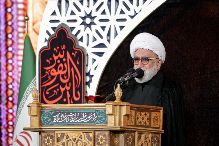 خطبه‌خوانی شهادت امام رضا علیه‌السلام در حرم مطهر رضوی