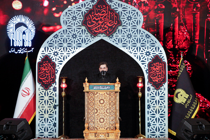 خطبه‌خوانی شهادت امام رضا علیه‌السلام در حرم مطهر رضوی
