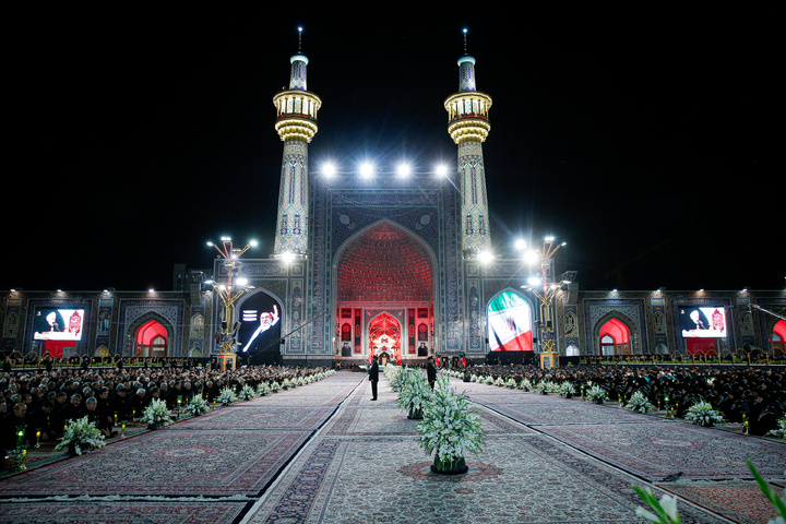 خطبه‌خوانی شهادت امام رضا علیه‌السلام در حرم مطهر رضوی