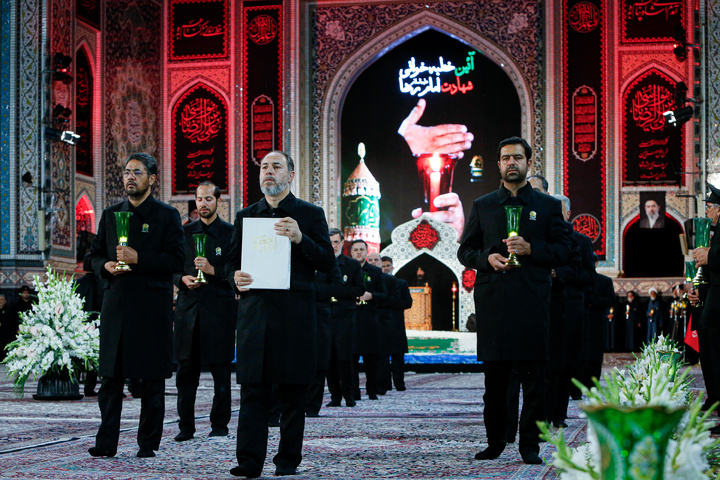 خطبه‌خوانی شهادت امام رضا علیه‌السلام در حرم مطهر رضوی