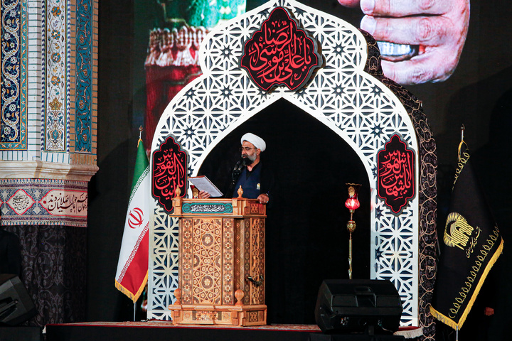 خطبه‌خوانی شهادت امام رضا علیه‌السلام در حرم مطهر رضوی