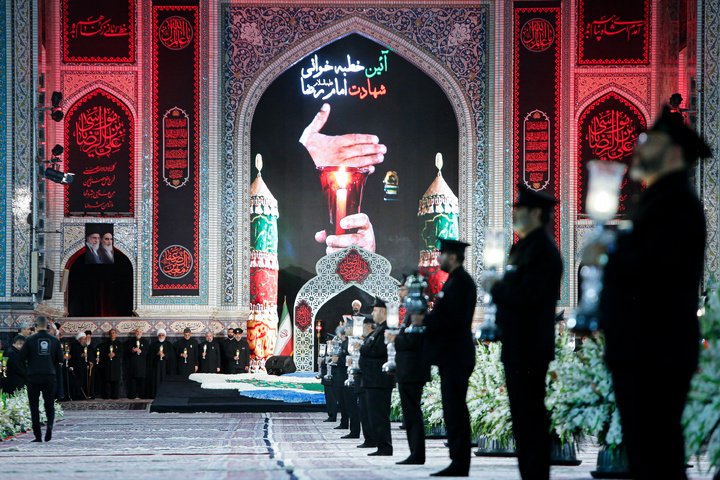 خطبه‌خوانی شهادت امام رضا علیه‌السلام در حرم مطهر رضوی