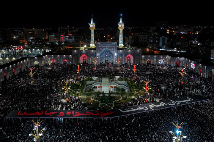 خطبه‌خوانی شهادت امام رضا علیه‌السلام در حرم مطهر رضوی