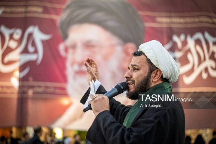مراسم لاله گردانی خدام حرم مطهر حضرت شاهچراغ علیه السلام در شام غریبان شهادت امام رضا علیه السلام