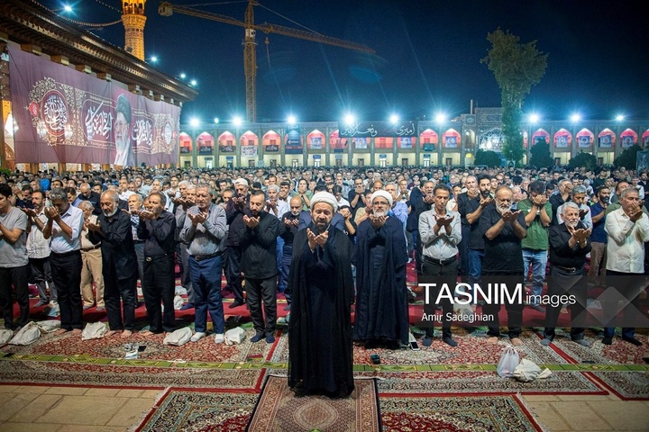 مراسم لاله گردانی خدام حرم مطهر حضرت شاهچراغ علیه السلام در شام غریبان شهادت امام رضا علیه السلام