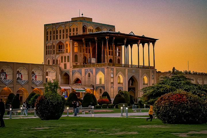 ایران؛ روایت ایستادگی و سربلندی