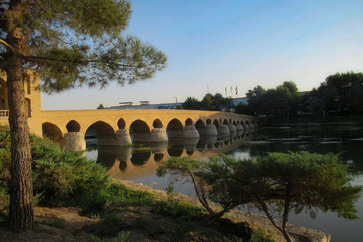 ایران؛ روایت ایستادگی و سربلندی
