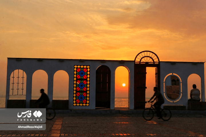 غروب بوشهر در ساحل خلیج فارس