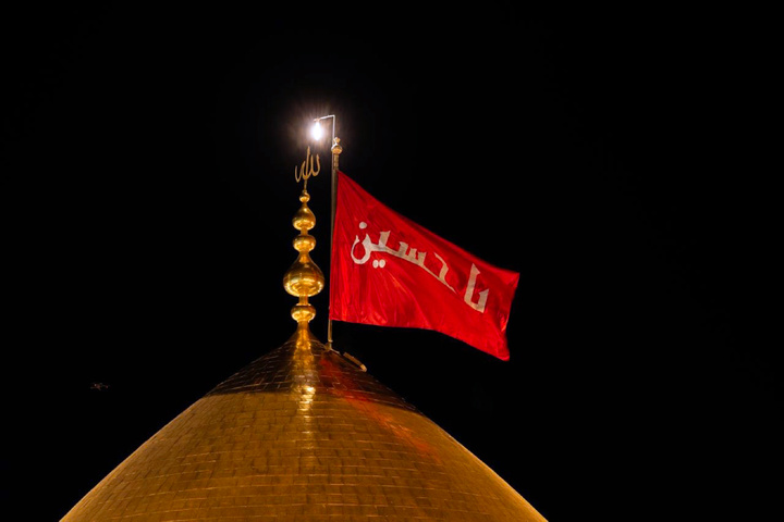 تعویض پرچم حرم امام حسین علیه‌السلام و حضرت عباس علیه‌السلام