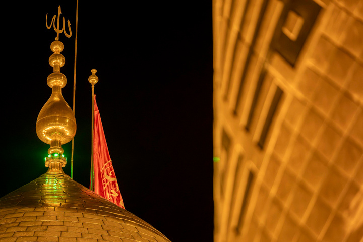 تعویض پرچم حرم امام حسین علیه‌السلام و حضرت عباس علیه‌السلام