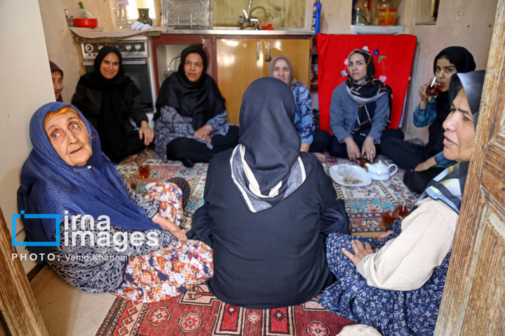 «چورشب بافی» سنتی در روستای رویین