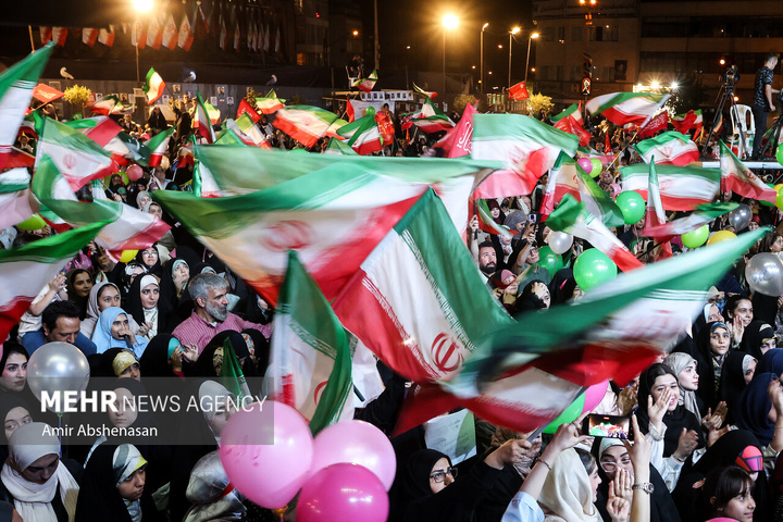 جشن «عید بیعت» در میدان انقلاب
