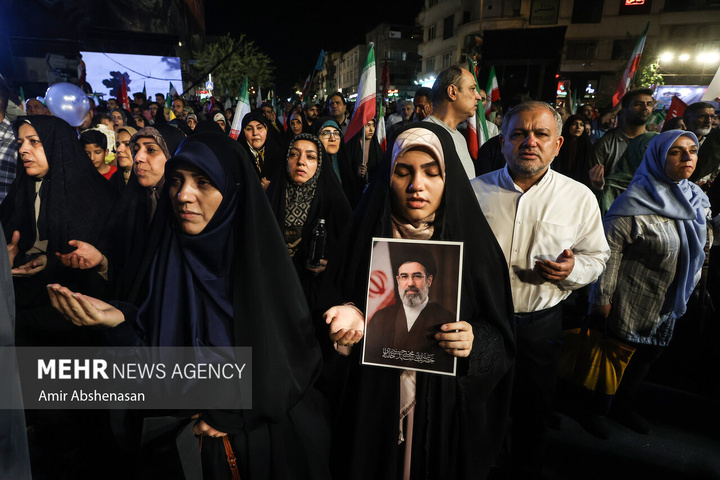 جشن «عید بیعت» در میدان انقلاب