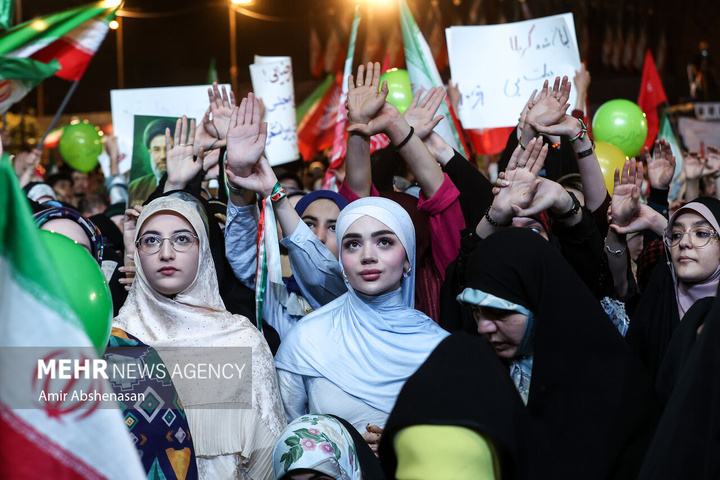 جشن «عید بیعت» در میدان انقلاب