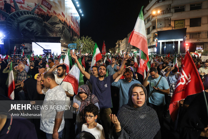 جشن «عید بیعت» در میدان انقلاب