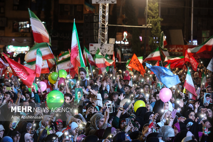 جشن «عید بیعت» در میدان انقلاب