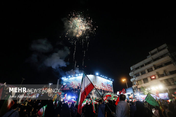 جشن «عید بیعت» در میدان انقلاب