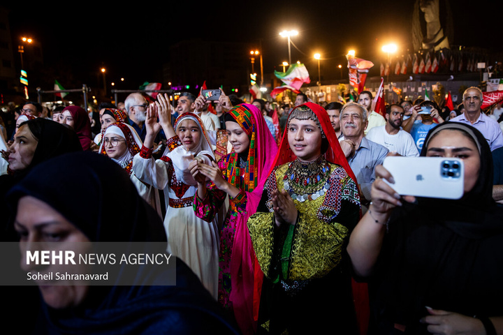 جشن وحدت در میدان انقلاب تهران