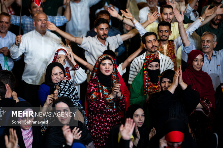 جشن وحدت در میدان انقلاب تهران